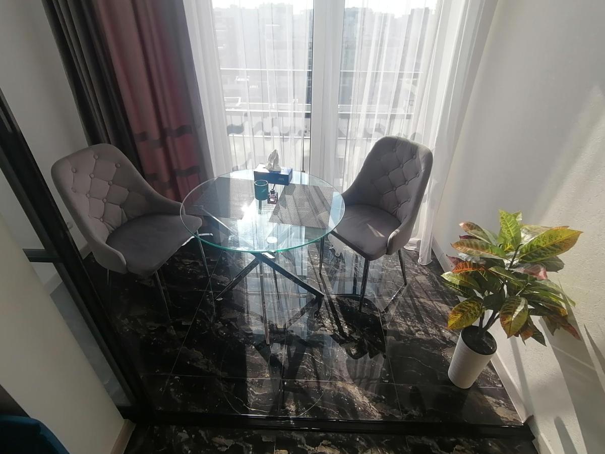 новобудова сам центр вул шевченка 60 оперний 10хв Apartment *